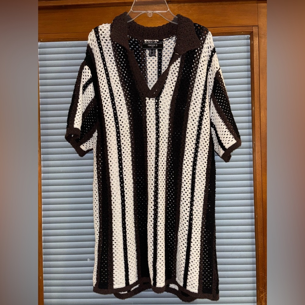 Forever 21 MENS MEDIUM STRIPED SWEATER-KNIT POLO SHIRT